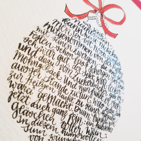 Die Baumkugel beinhaltet eine witzige Geschichte