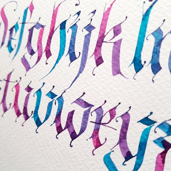 Fraktur-Alphabet, mit zwei Farben geschrieben