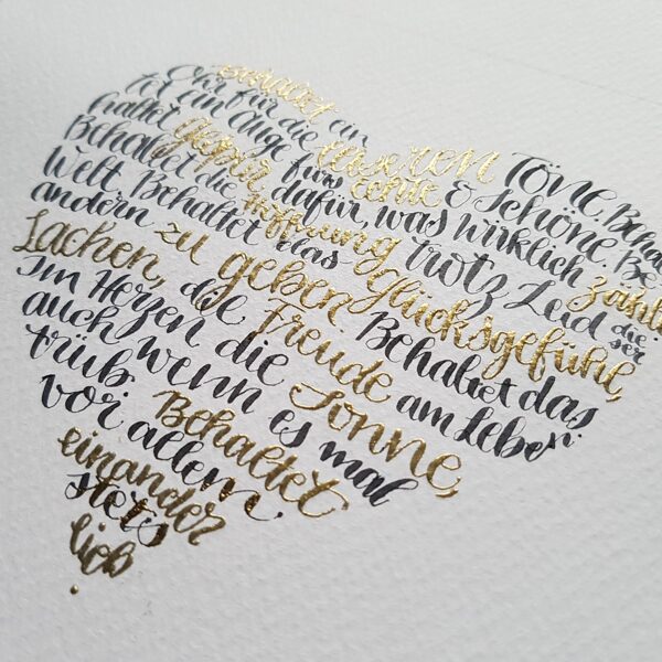 Schriftherz mit Botschaft zu einer Hochzeit