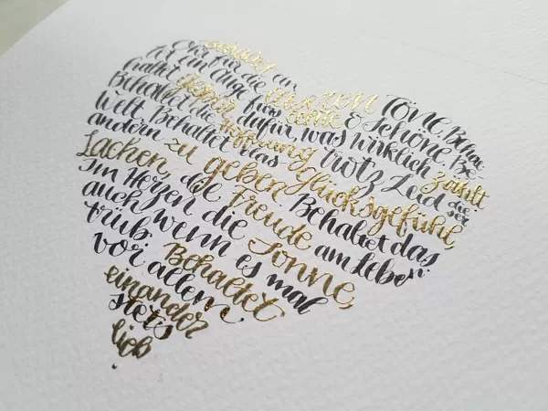 Schriftherz mit Botschaft zu einer Hochzeit