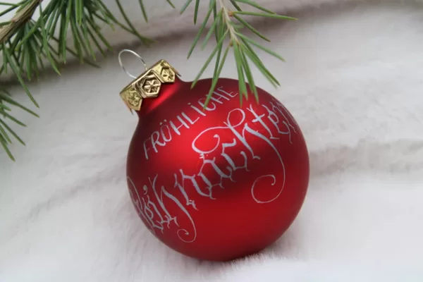 Weihnachtskugel mit Handbeschriftung (s. Beitrag unter Neues & Vergangenes)