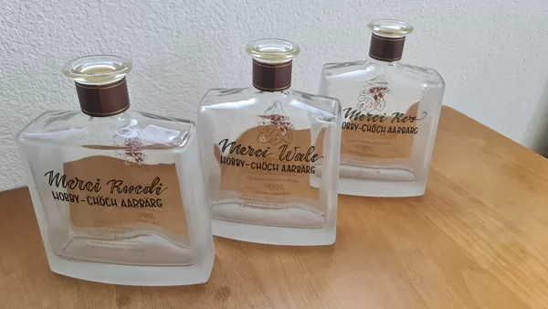 Flaschenbeschriftungs-Auftrag. Der wertvolle Grappa wurde danach wieder eingefüllt ;)
