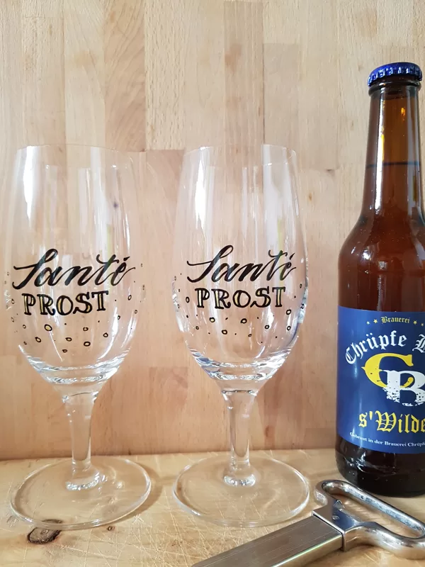 Beschriftete Biergläser
