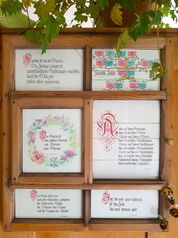 Altes Fenster mit neuem Inhalt