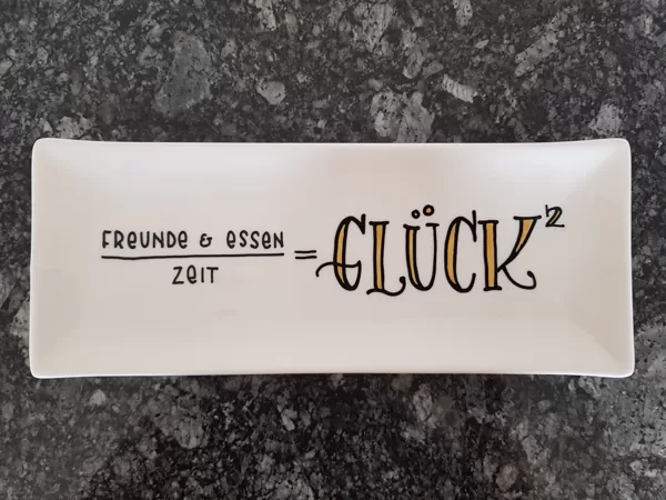 Freunde und Essen durch geteilte Zeit = Glück hoch zwei