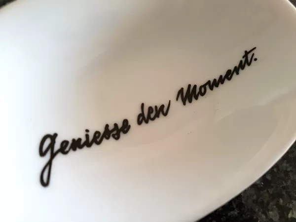 Schälchen oval "Geniesse den Moment"
