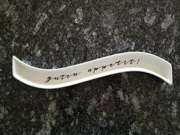 Geschwungene Schale "guten appetit!"